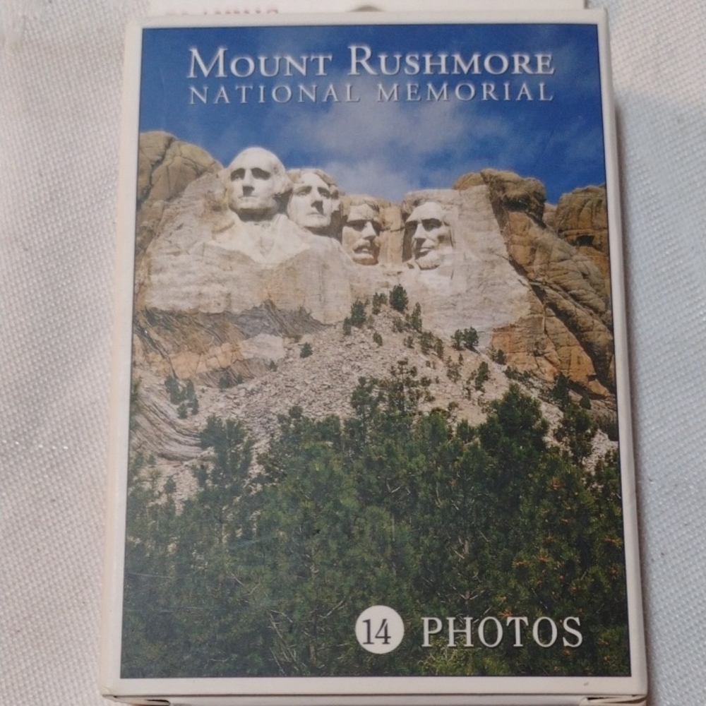 Mount Rushmore National Memorial Photo Pack - Scenic Blue & Green Cover